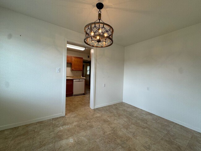 Building Photo - 3 bedroom house with a guest house