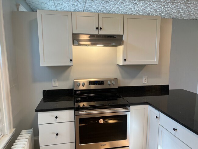 Building Photo - 34 Birch St