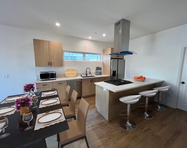 Building Photo - 6613 Beck Ave