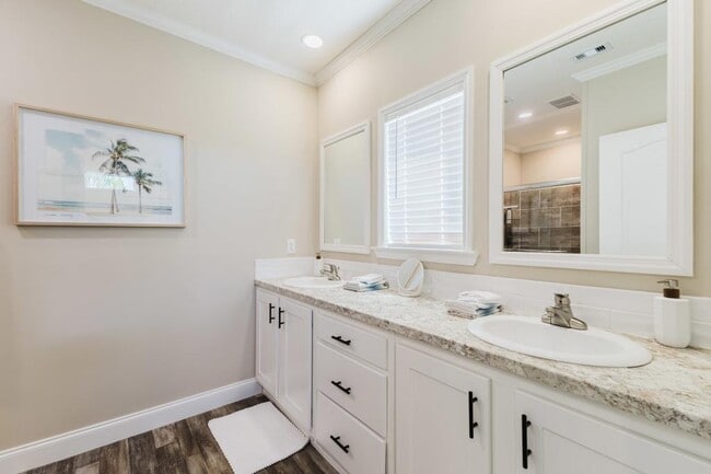 Building Photo - 12581 Spring Meadow Dr