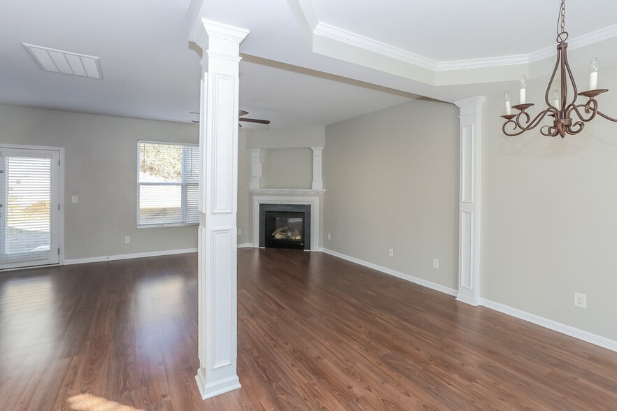 Building Photo - 12910 Rothe House Rd