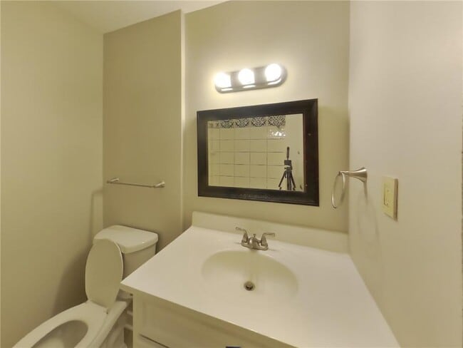 Building Photo - 6928 45th Pl N