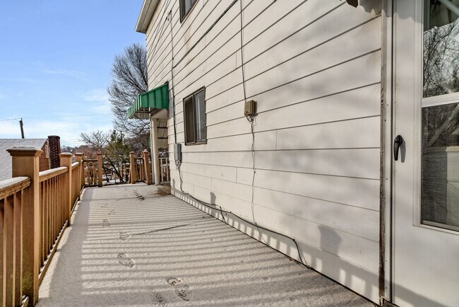Building Photo - Stunning 3 bedroom home in McKees Rocks available now!