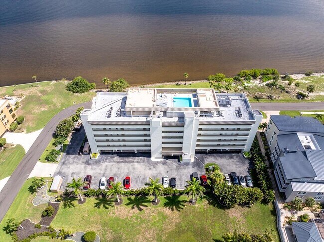 Building Photo - 1500 Park Beach Cir