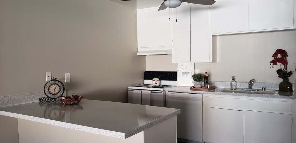 Building Photo - 1762 San Juan St