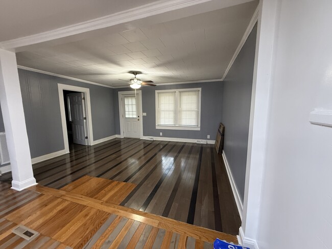Building Photo - 208 Travora St
