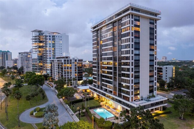 Building Photo - 770 S Palm Ave