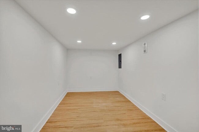 Building Photo - 2117 S Alden St