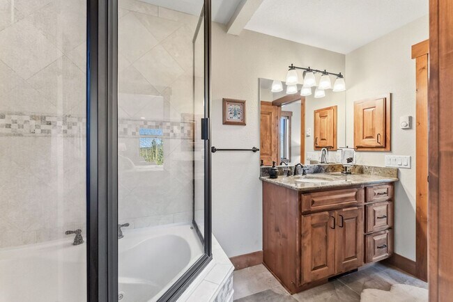 Building Photo - Breck 3-bedroom home with views! 6-12 month lease!