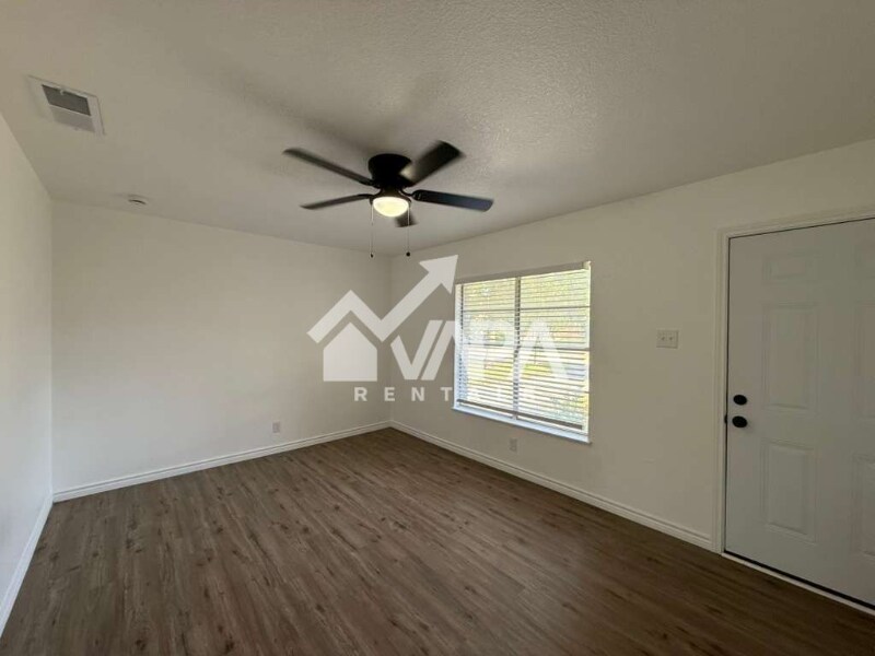 Building Photo - 4422 Desert View Dr