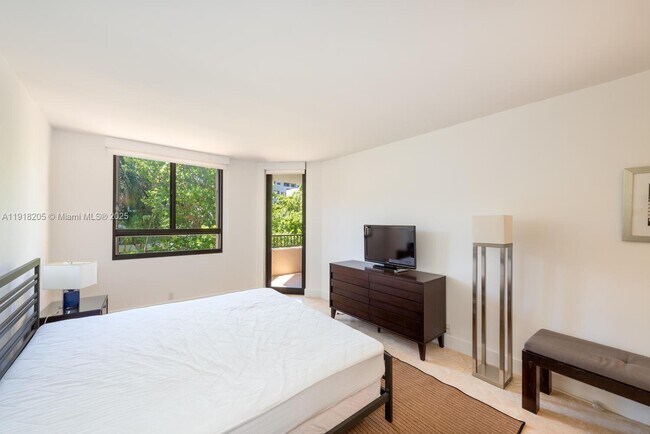 Building Photo - 141 Crandon Blvd