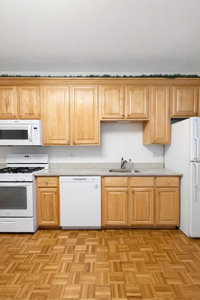 Building Photo - 4233 N Kenmore Ave