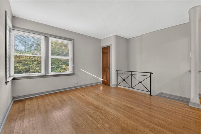 Building Photo - 4939 Pernod Ave