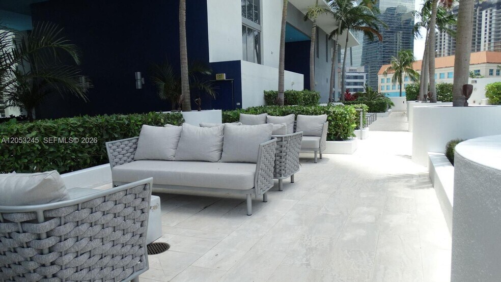 Building Photo - 1300 brickell bay Dr