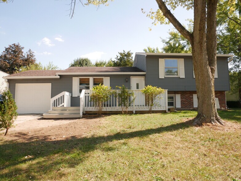 Building Photo - 8945 Mariposa Dr