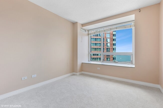 Building Photo - 512 N McClurg Ct
