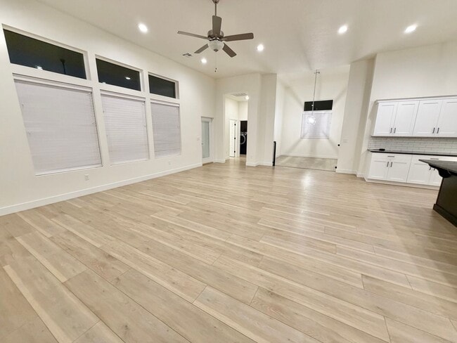 Building Photo - Beautiful 3 Bed Home!