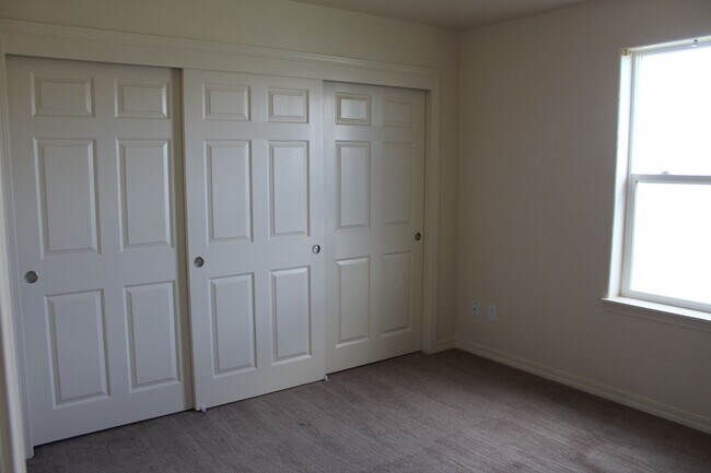 Primary Photo - 304 N Willow St