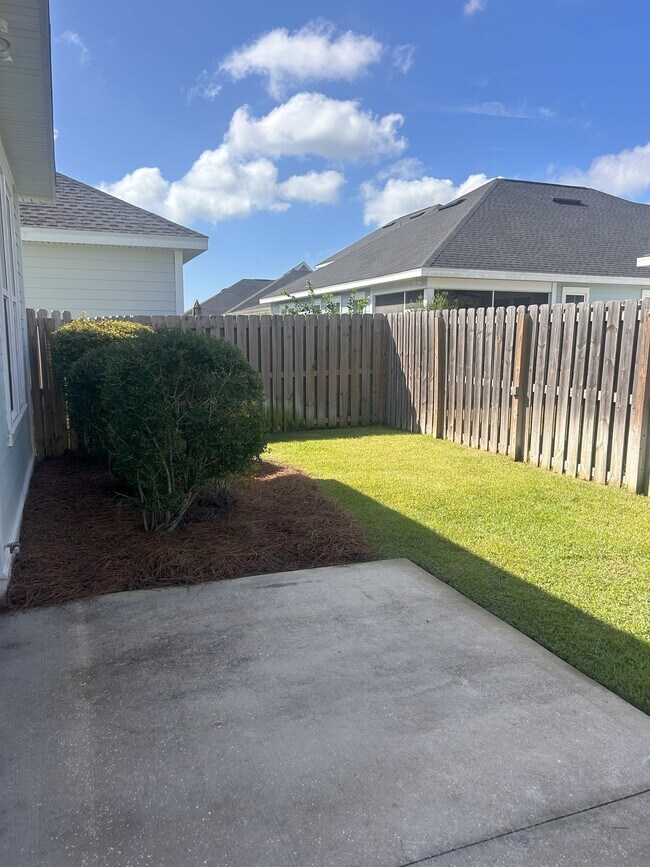 Building Photo - 14 Conifer Ct