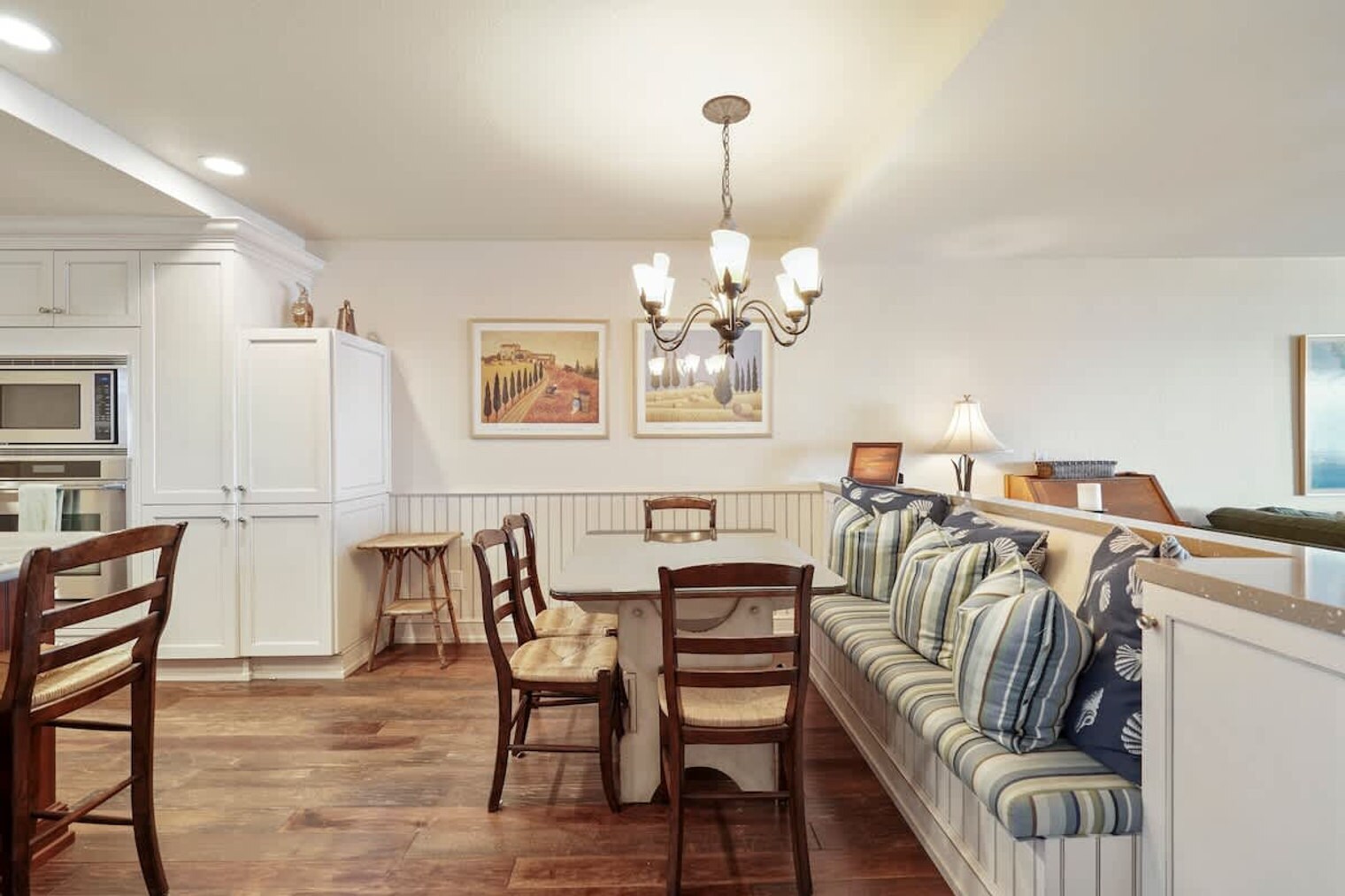 Building Photo - 239 S Helix Ave