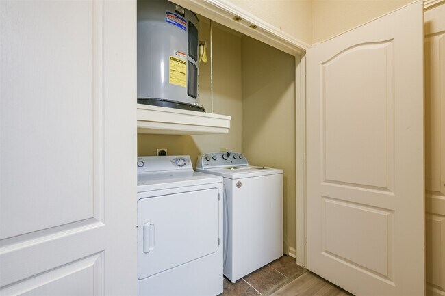 Building Photo - 1711 Old Spanish Trl