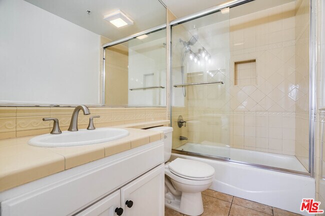 Building Photo - 3328 Oakhurst Ave