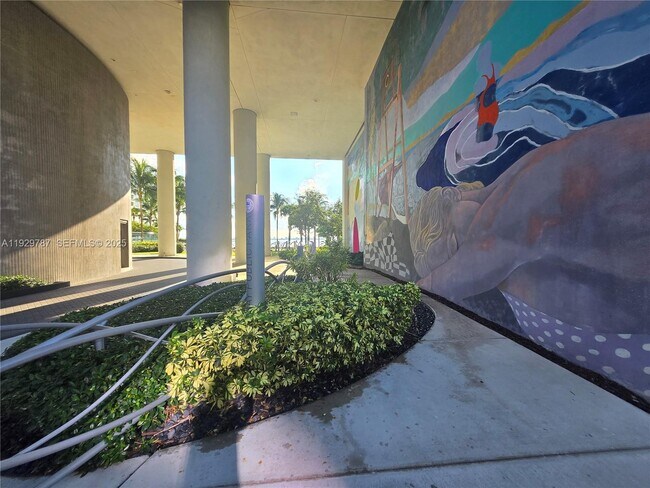 Building Photo - 460 NE 28th St