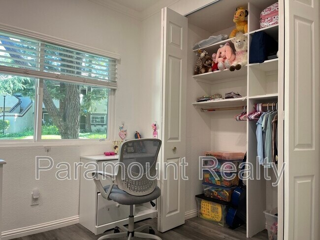 Building Photo - 1400 Bowe Ave