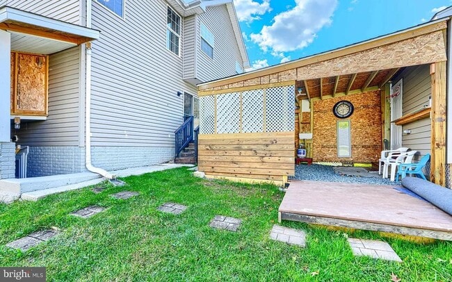 Building Photo - 4 Maya Way