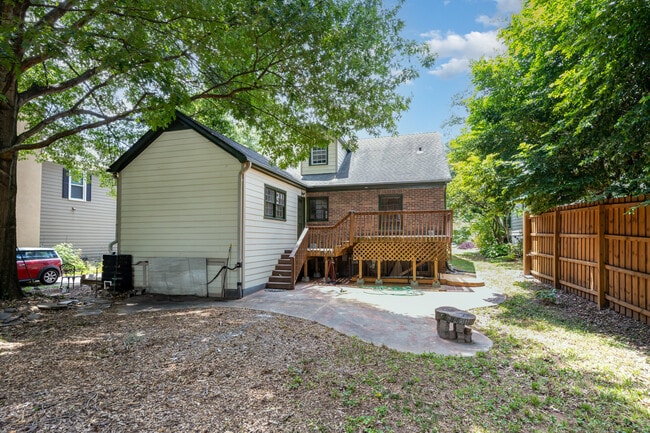 Building Photo - 2035 Chesterfield Ave