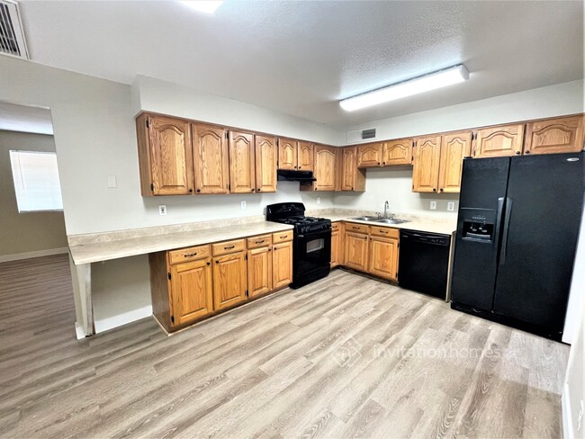 Building Photo - 409 N Central Dr