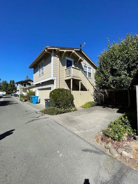 Building Photo - 647 McGinnis Cir