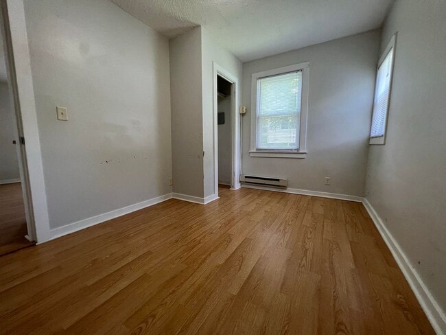 Building Photo - 613 N Dewey St