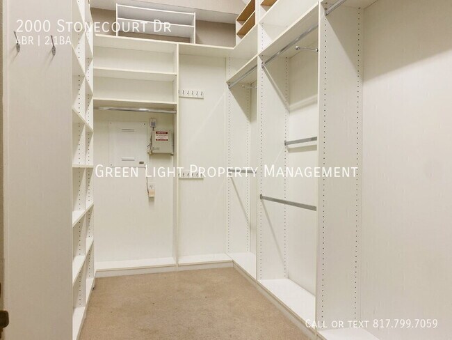 Building Photo - 2000 Stonecourt Dr
