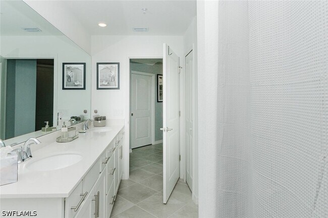 Building Photo - 15835 Green Acres Avenue Unit 3311