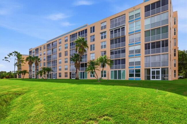 Building Photo - 4570 Pinebrook Cir