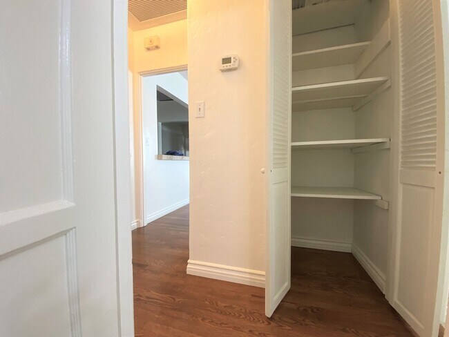 Building Photo - Beautiful 2BD/2BA Beach Home | Prime Mission Beach Location | Garage + 2 Parking Spaces