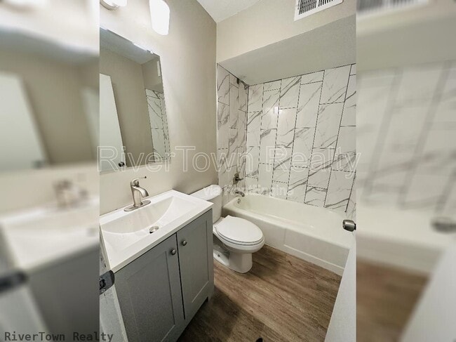 Building Photo - 1074 E Walthal Cir