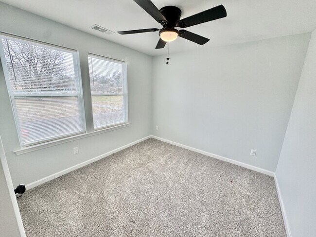 Building Photo - 780 Woodlawn St