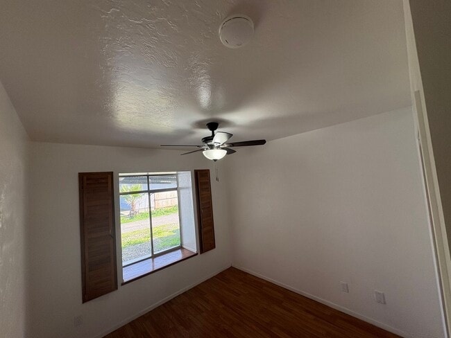 Building Photo - 4302