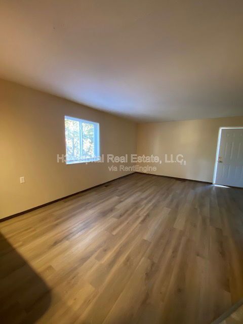 Building Photo - 901 2nd St