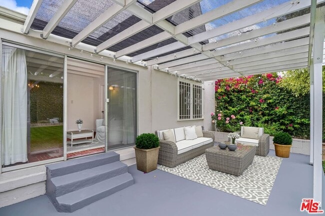 Building Photo - 458 S Citrus Ave