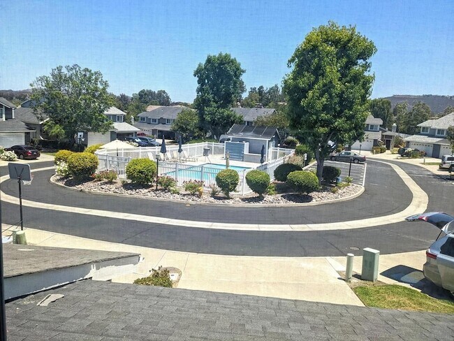 Building Photo - 341 Rolling Hills Ln