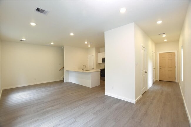 Building Photo - 1232 3rd Ave N