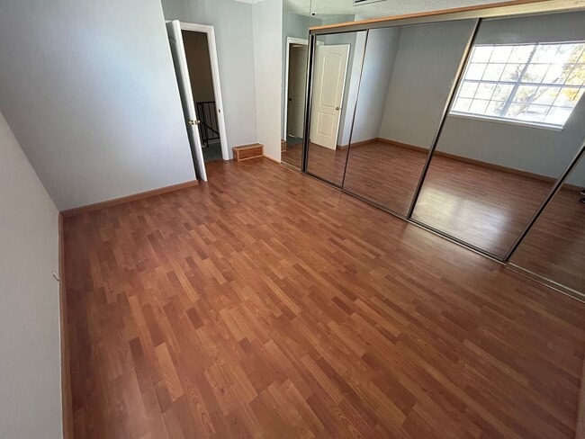 Building Photo - SPACIOUS 2 BEDROOM TOWNHOME IN LAS VEGAS COUNTRY CLUB