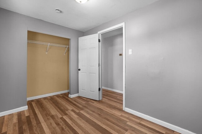 Building Photo - Spacious 4-Bedroom Home Near STL Airport i...