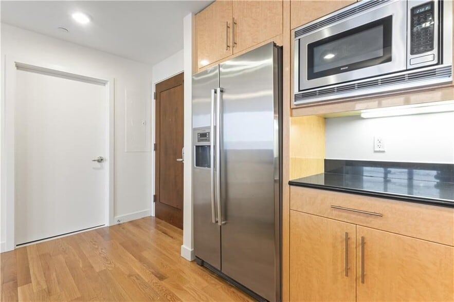 Building Photo - 1 W Exchange St