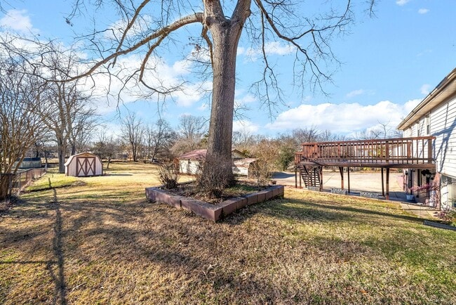 Building Photo - 233 Old Hopkinsville Hwy