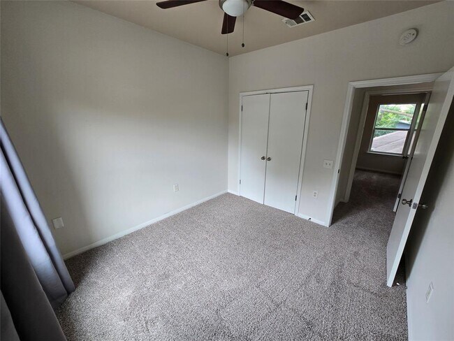 Building Photo - 1604 Singleton Ave