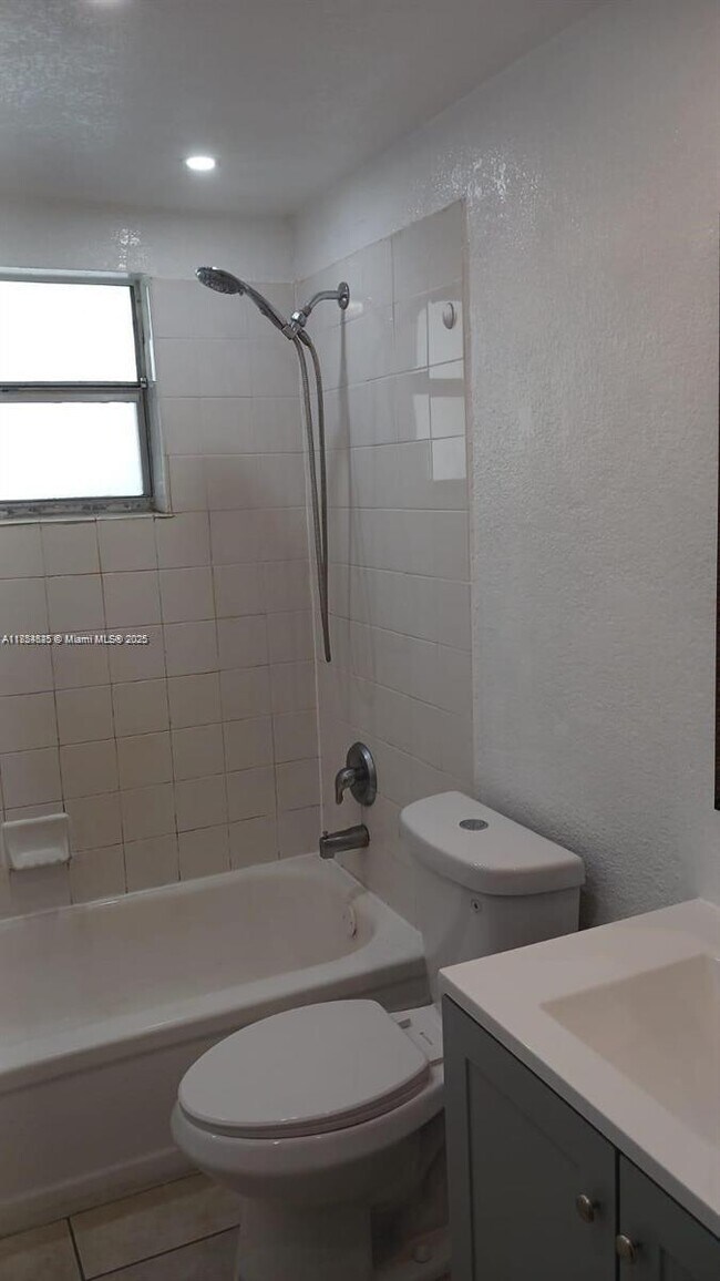 Building Photo - 4841 NW 9th Dr